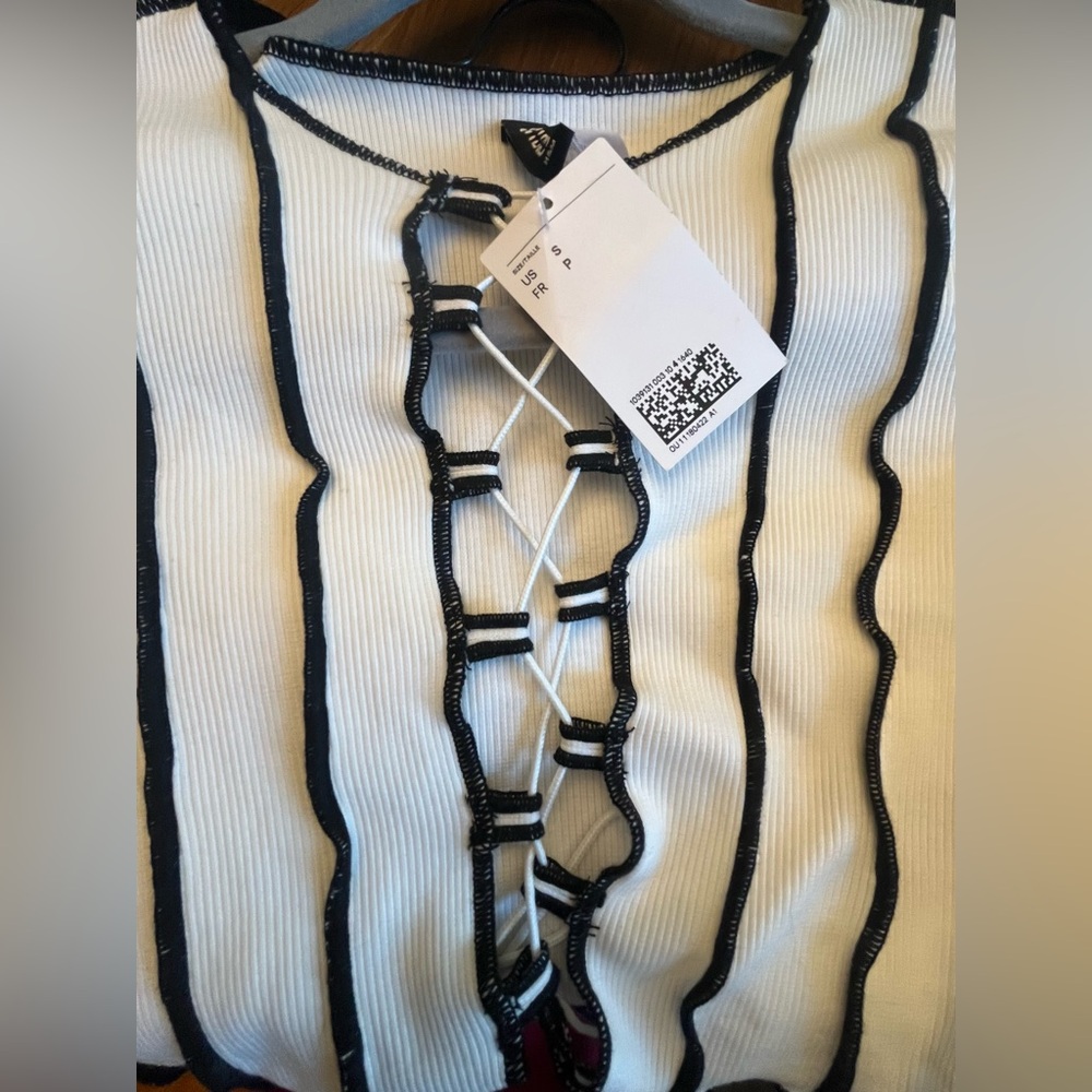 NWT H&M Ribbed Lace-Up Cotton Crop Top - White with Black Trim S - Picture 5 of 7